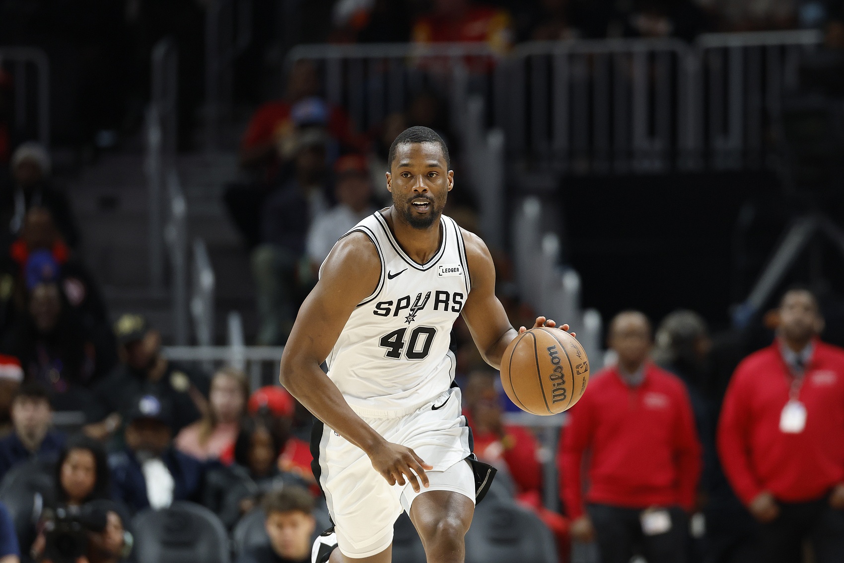 意昂体育-又是一场打铁匠！巴恩斯7投1中仅得2分1助1帽 三分5投全铁