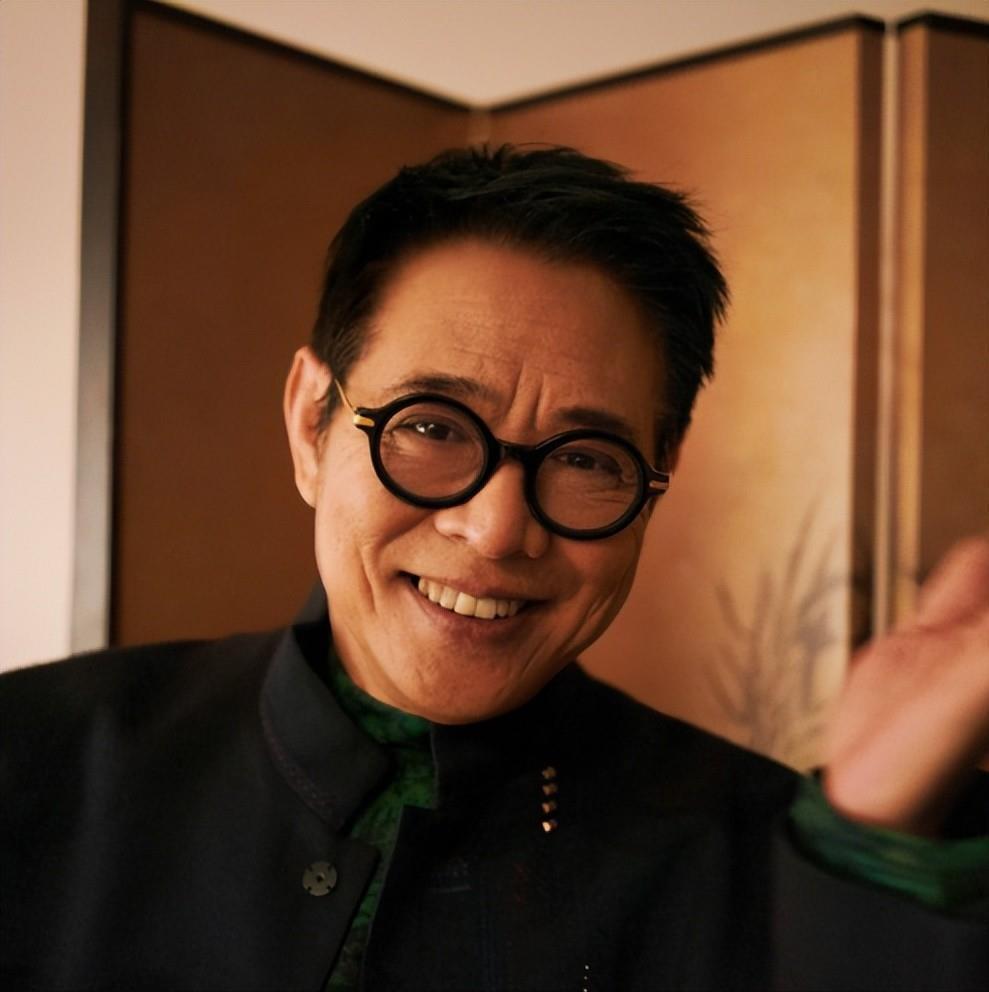 李连杰一家三口拜见仁波切，64岁利智许久不见，颜值回春如昔日！